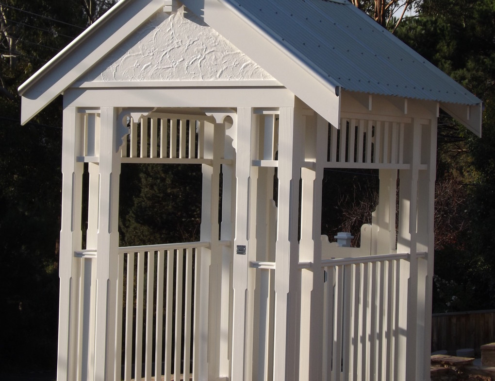 wooden_gate_house_corrugated_roof